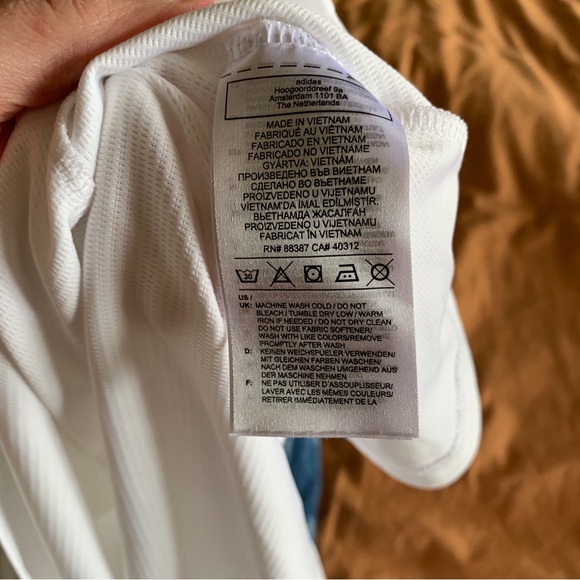 Adidas along sleeve top - Picture 3 of 6